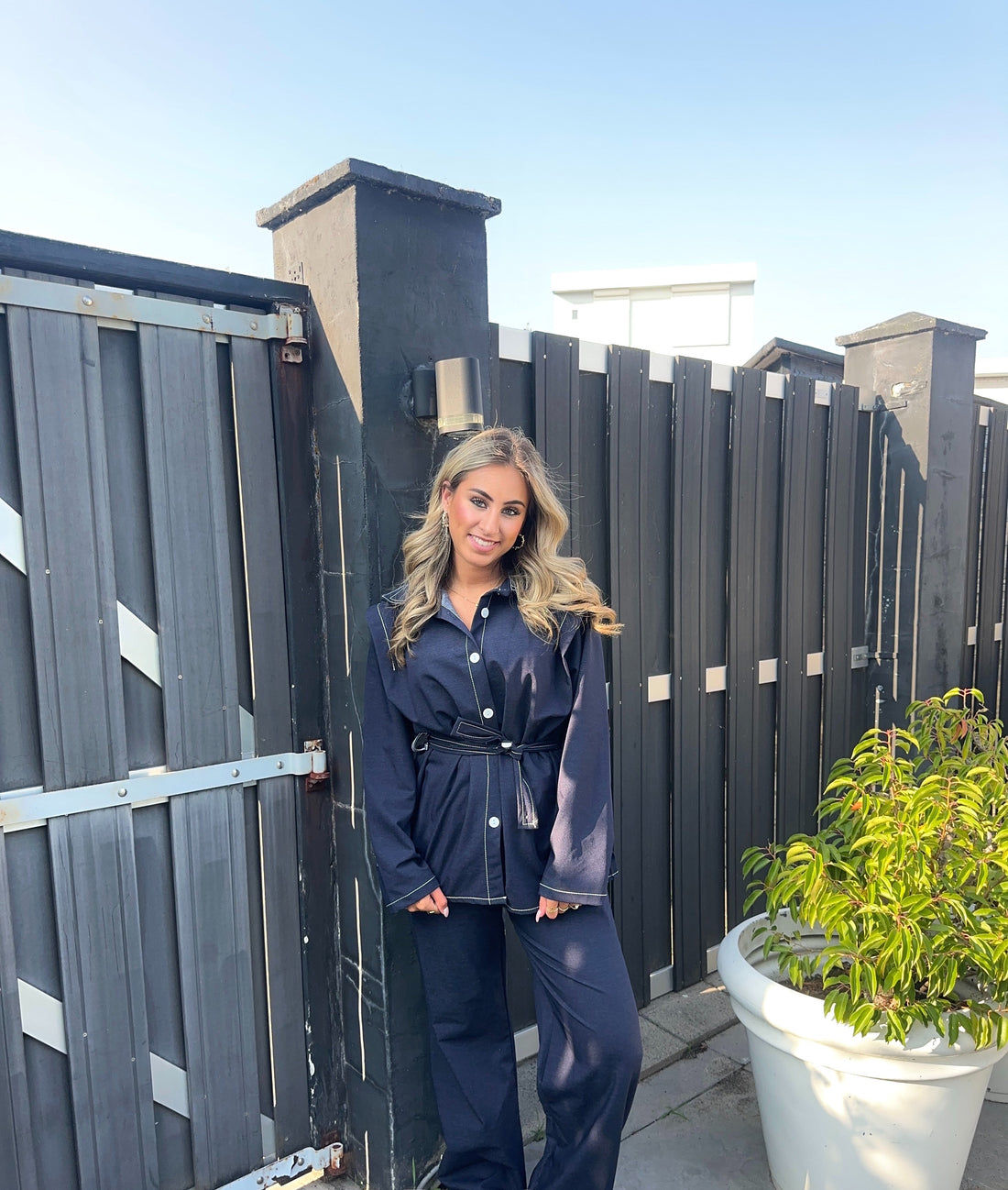 🖤 Donker denim is terug – en stijlvoller dan ooit