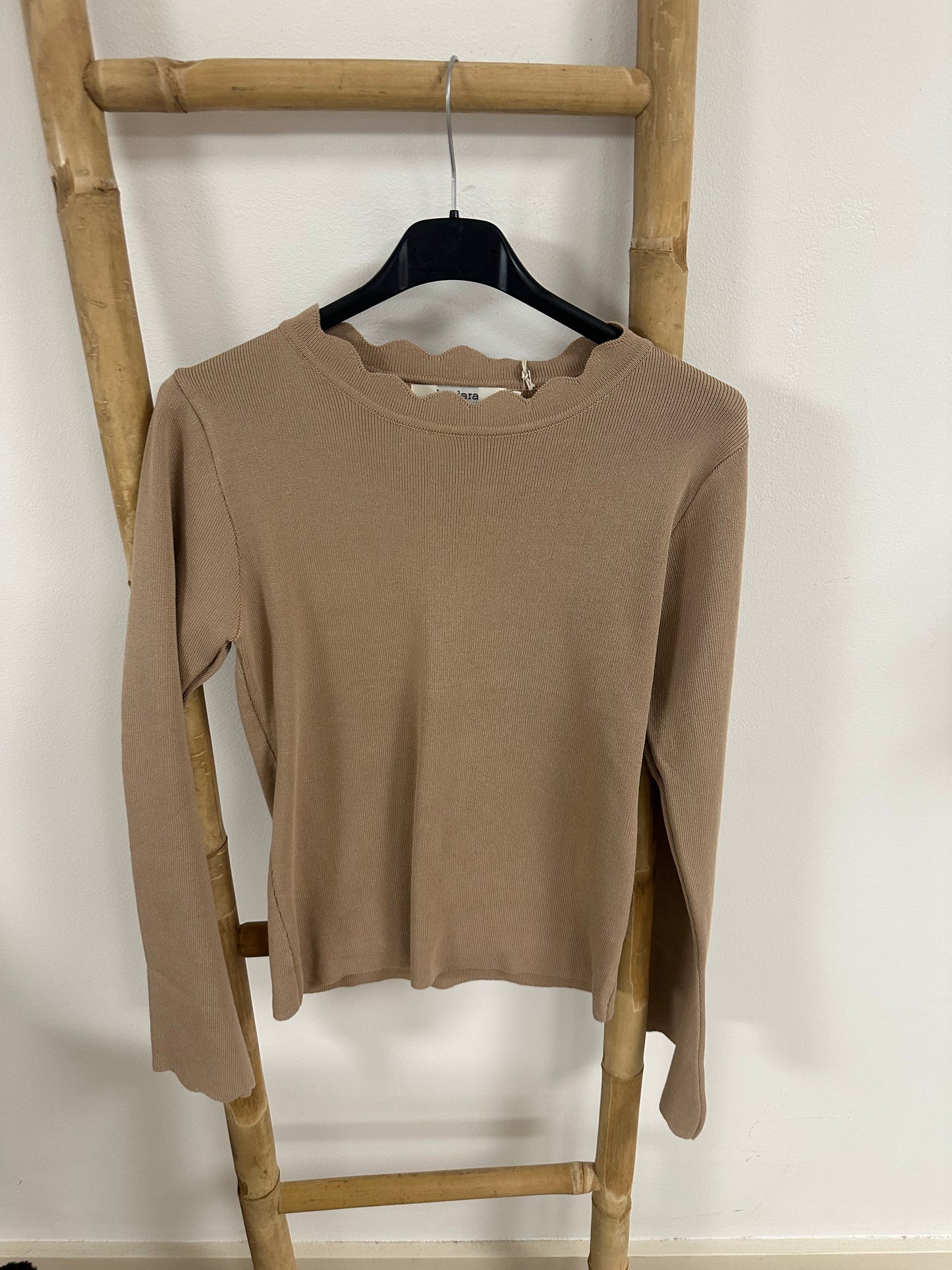 BRUINE TOP