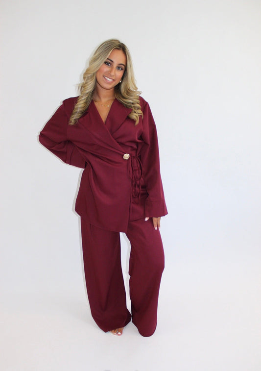 Waarom Bordeaux Rood Dé Kleur is voor dit Seizoen
