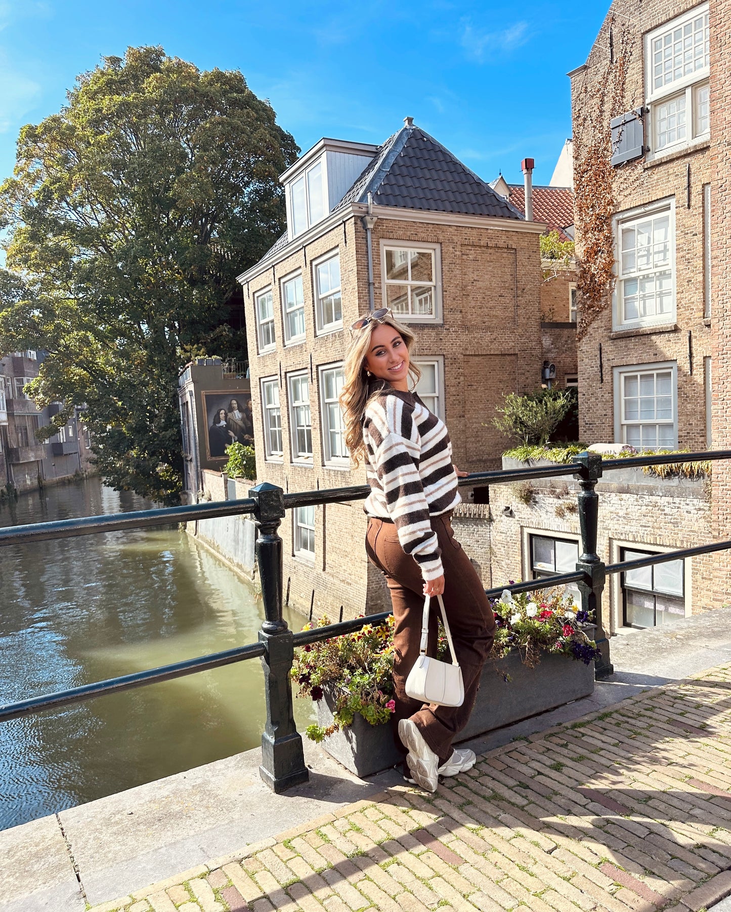 Lola streep trui bruin