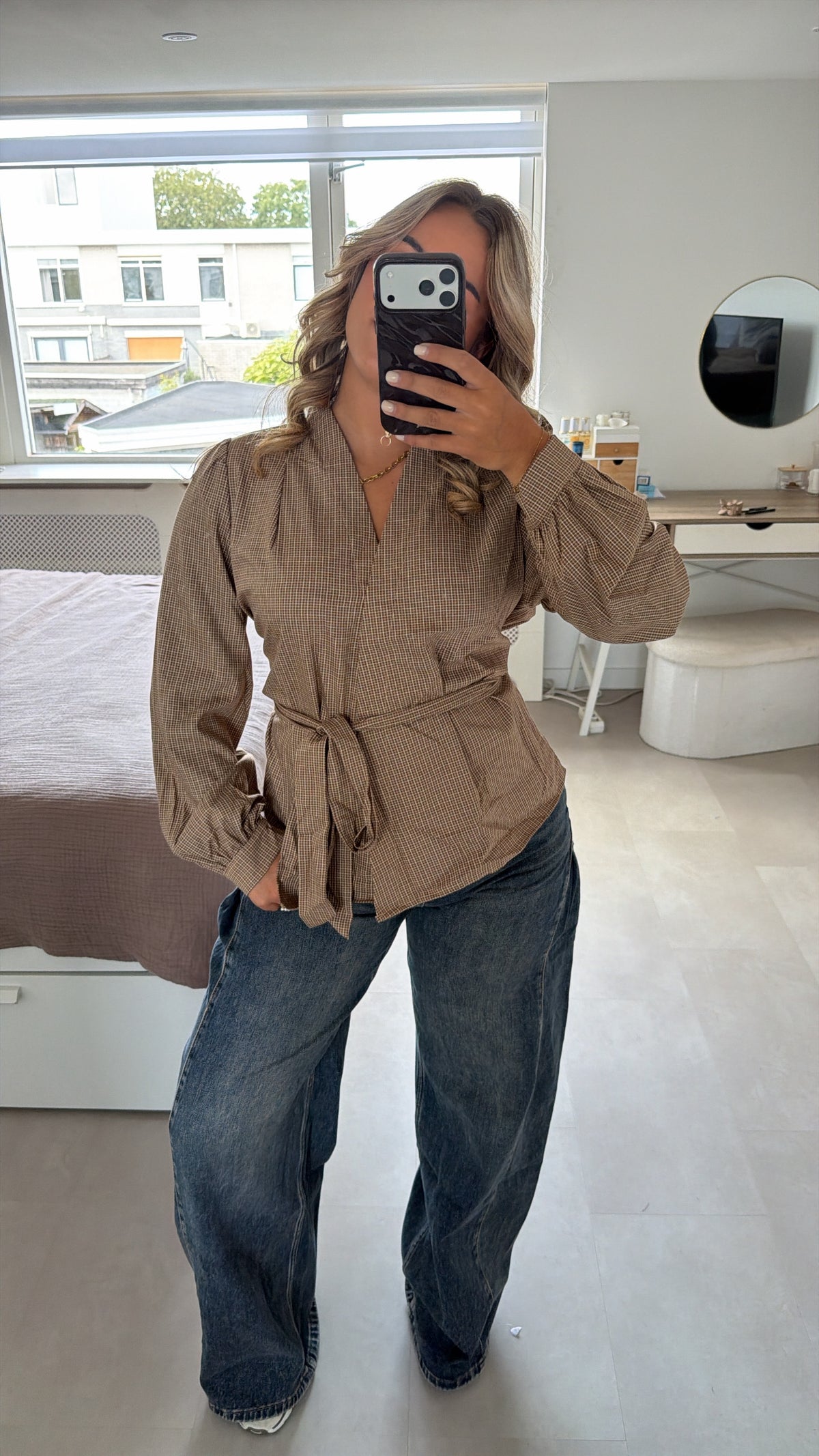 Novi geruite blouse met strikceintuur - beige
