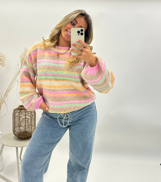 Monique trui gestreept met pastelkleuren